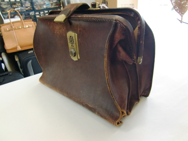 吉田鞄製のダレスバッグ、横マチ左右、口金巻き革、持ち手の交換、色